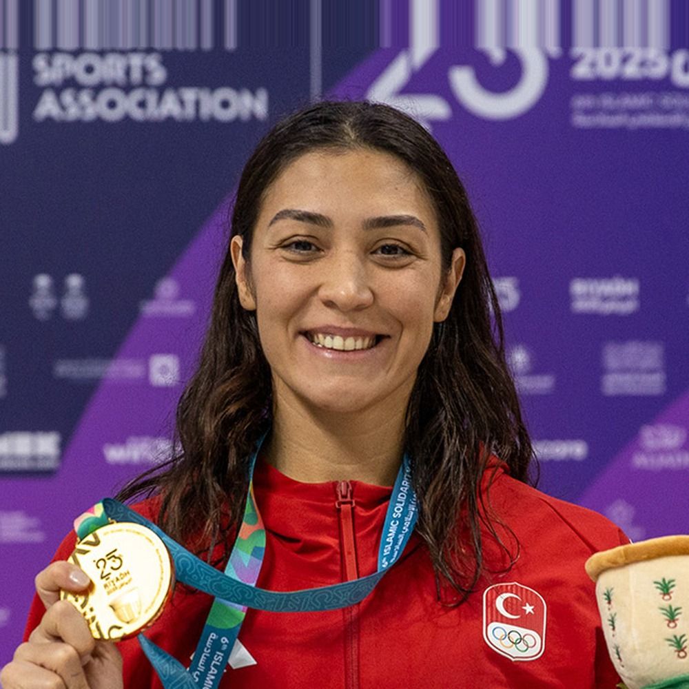 Ecem Dönmez Öğretir
